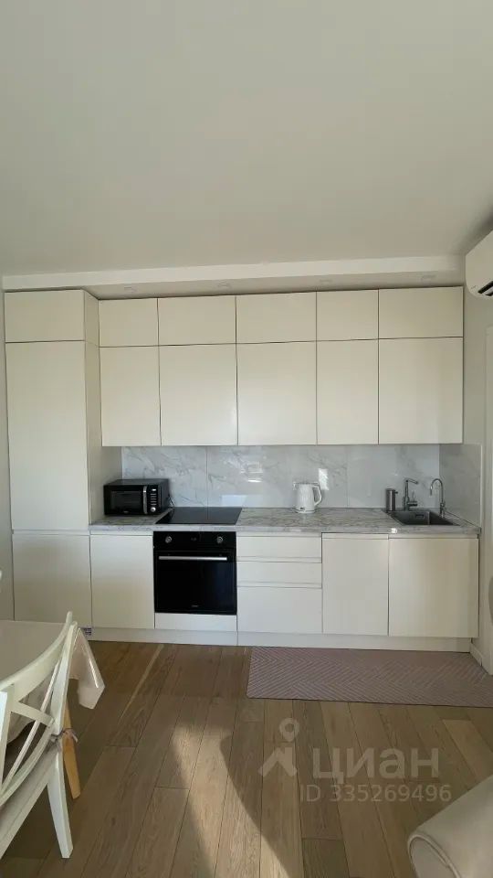 m. Molodezhnaya: Apartment, 3-rooms