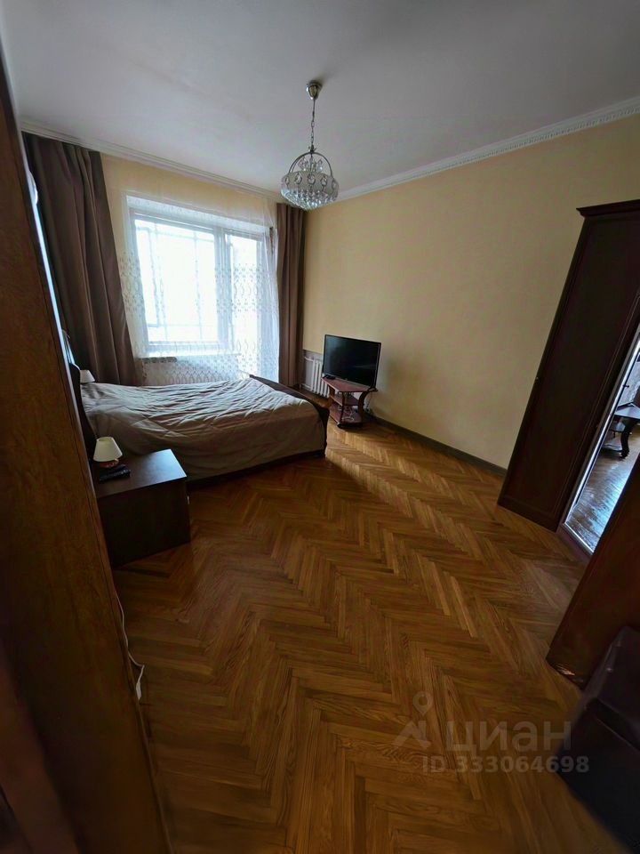 m. Barrikadnaya: Apartment, 3-rooms