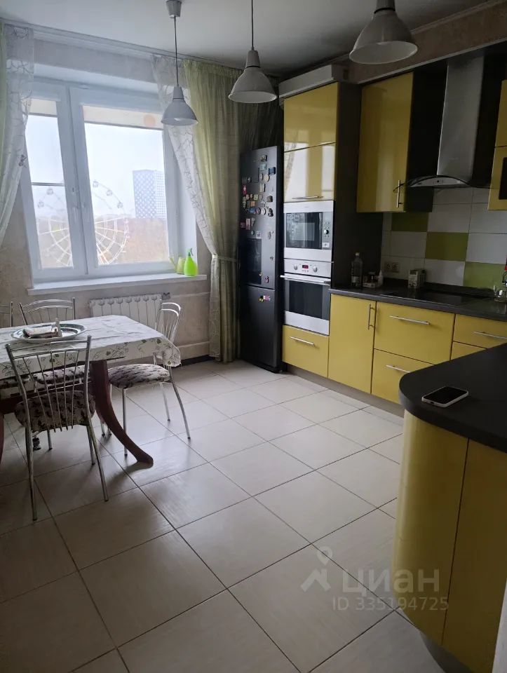 m. Lukhmanovskaya: Apartment, 3-rooms