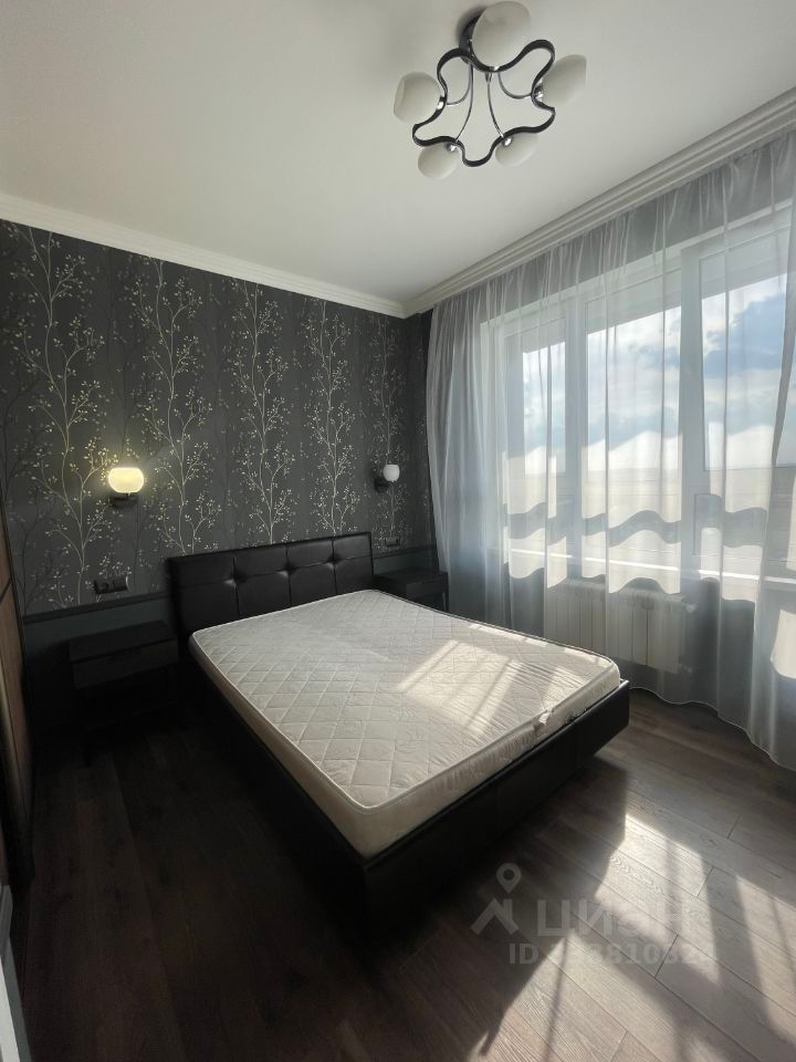 m. Lukhmanovskaya: Apartment, 3-rooms