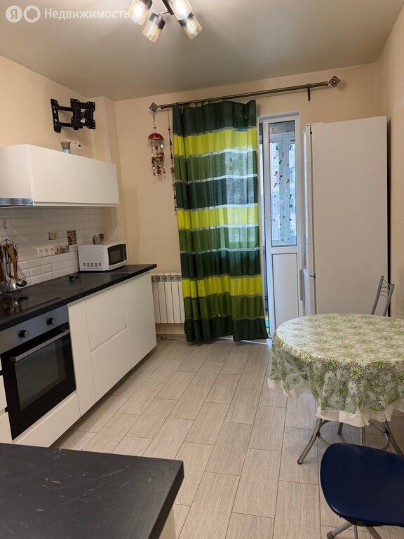 m. Ilyinskaya: Apartment, 3-rooms