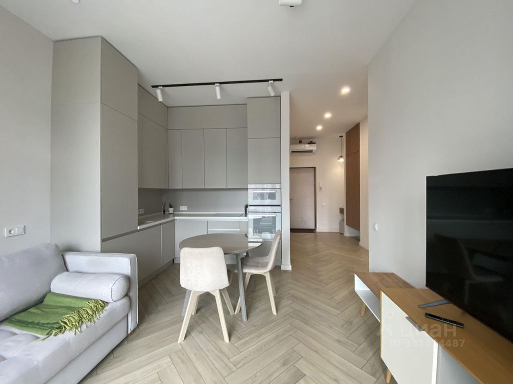 m. ZIL: Apartment, 2-rooms