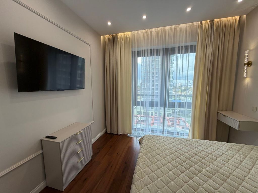 m. ZIL: Apartment, 2-rooms