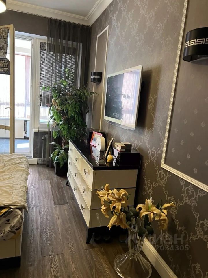 m. Molodezhnaya: Apartment, 3-rooms