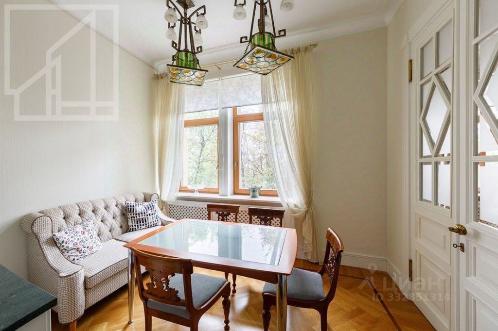 m. Kropotkinskaya: Apartment, 4-rooms