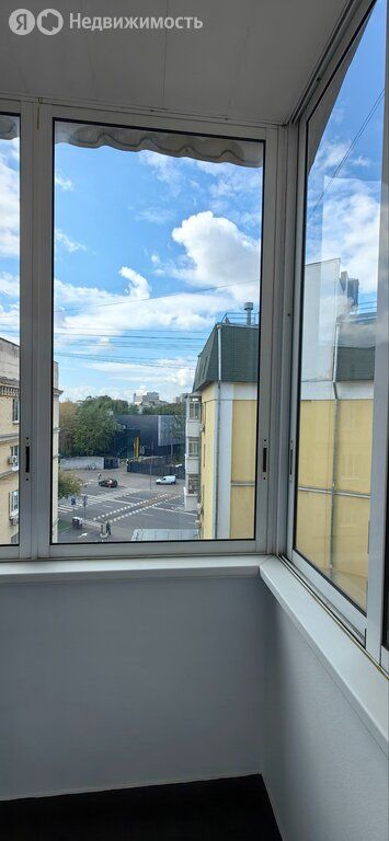 m. Dubrovka: Apartment, 2-rooms