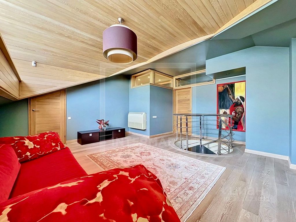 m. Okhotny ryad: Apartment, 5-rooms