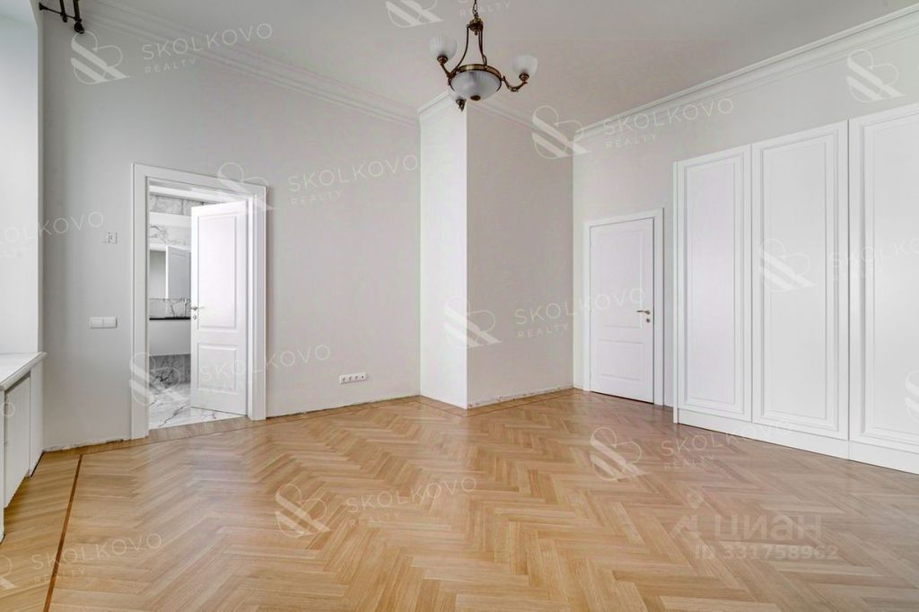 m. Aleksandrovsky sad: Apartment, 6-rooms