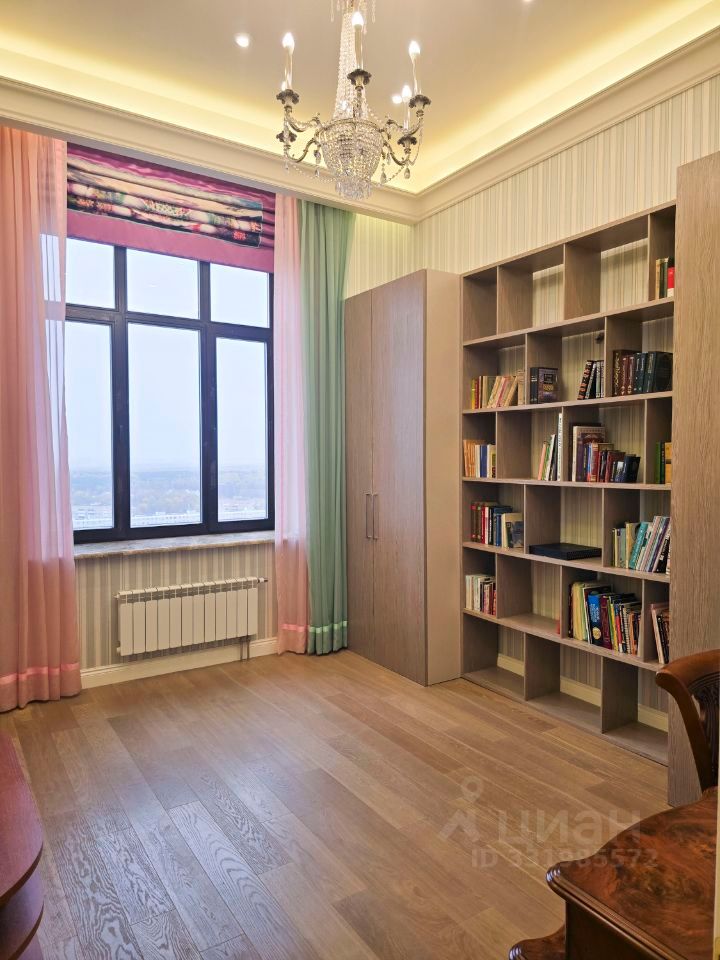 m. Molodezhnaya: Apartment, 3-rooms