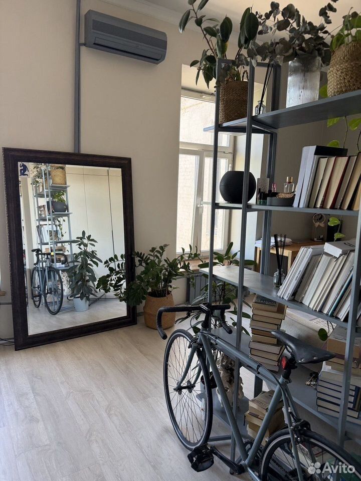 m. Kropotkinskaya: Apartment, studio