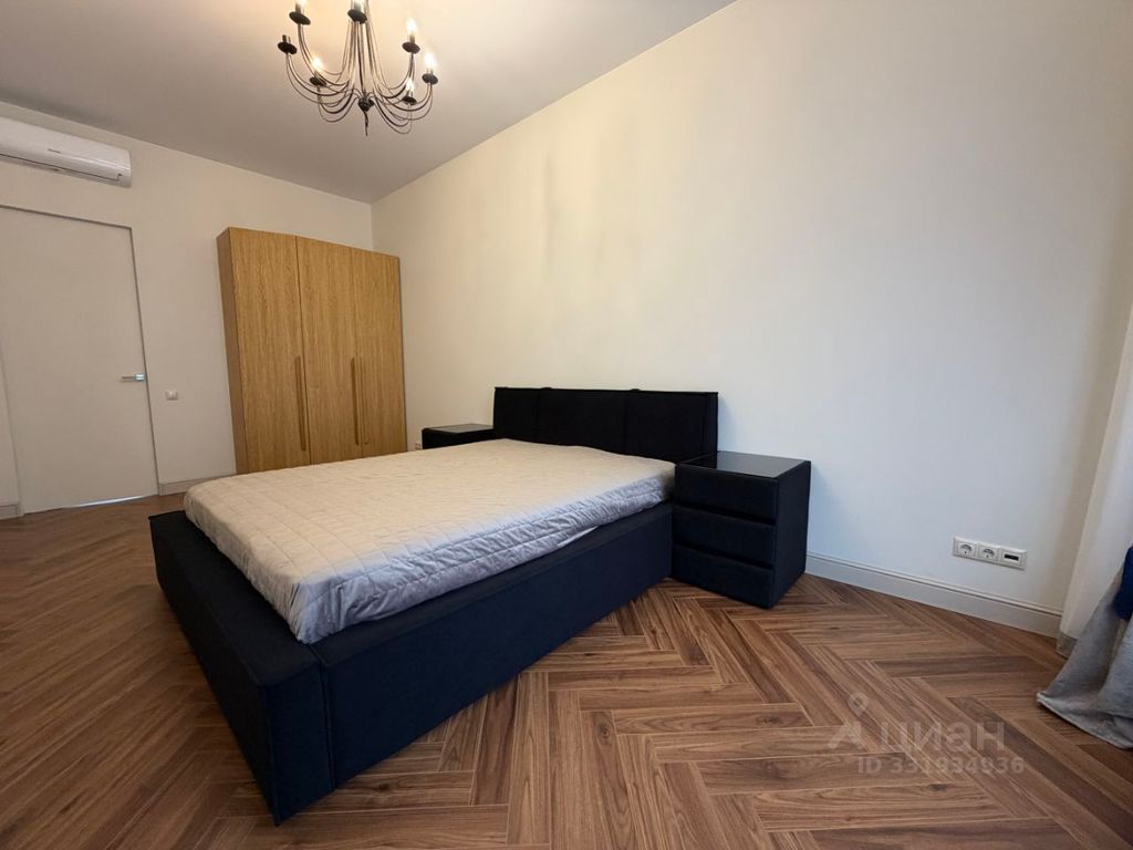 m. ZIL: Apartment, 2-rooms