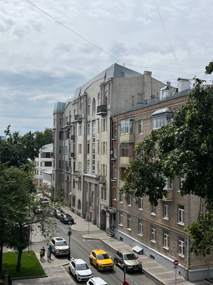 m. Krasnye vorota: Apartment, 3-rooms