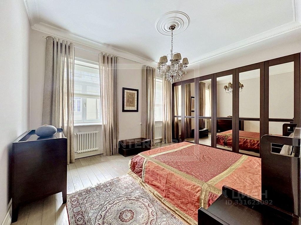 m. Okhotny ryad: Apartment, 5-rooms