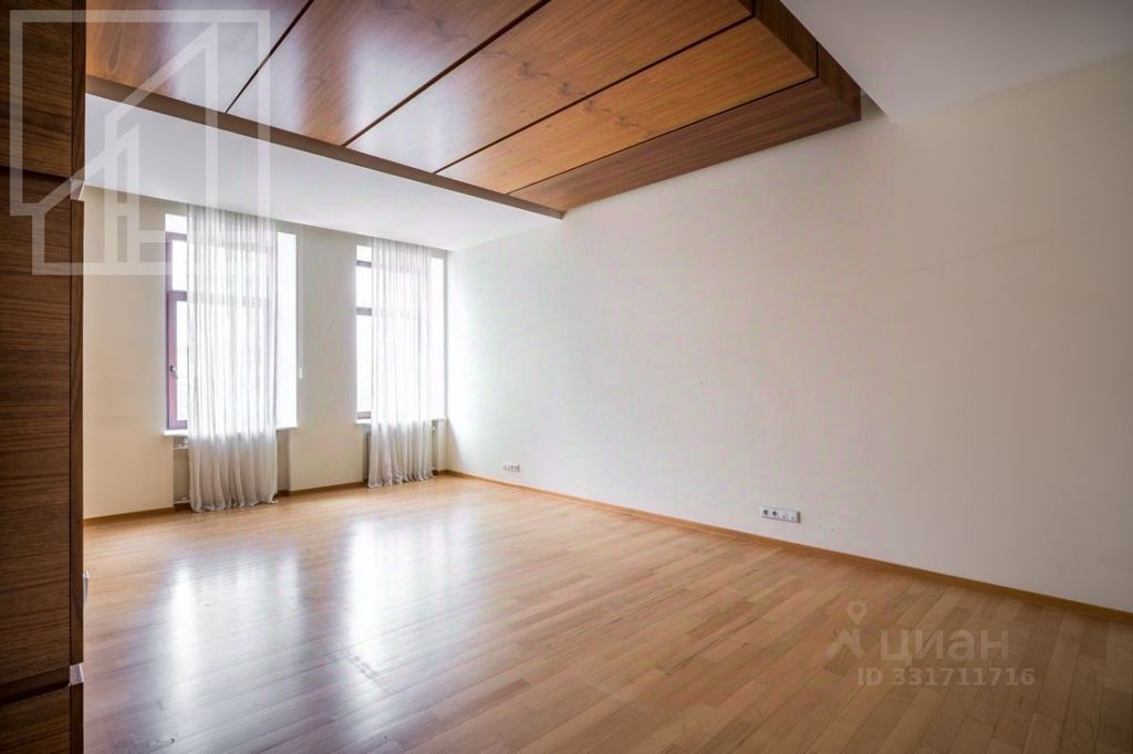 m. Kropotkinskaya: Apartment, 4-rooms