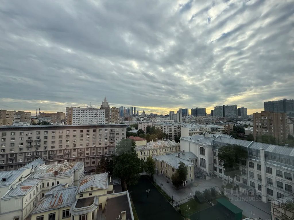m. Kropotkinskaya: Apartment, 1-rooms