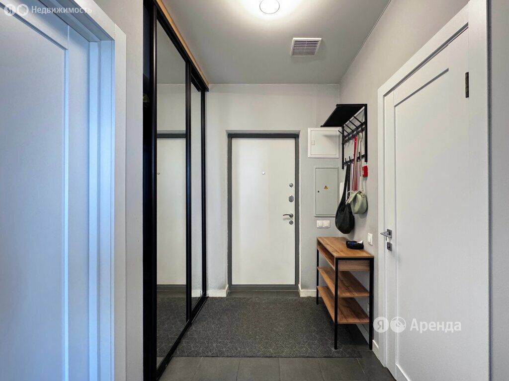 m. ZIL: Apartment, 1-rooms