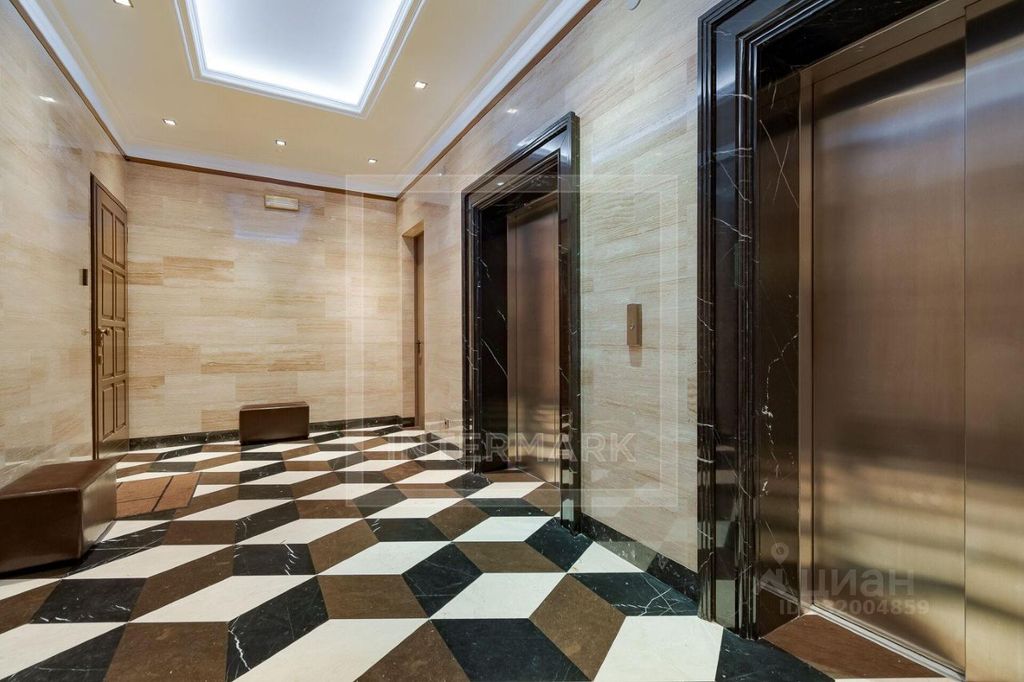 m. Kropotkinskaya: Apartment, 4-rooms