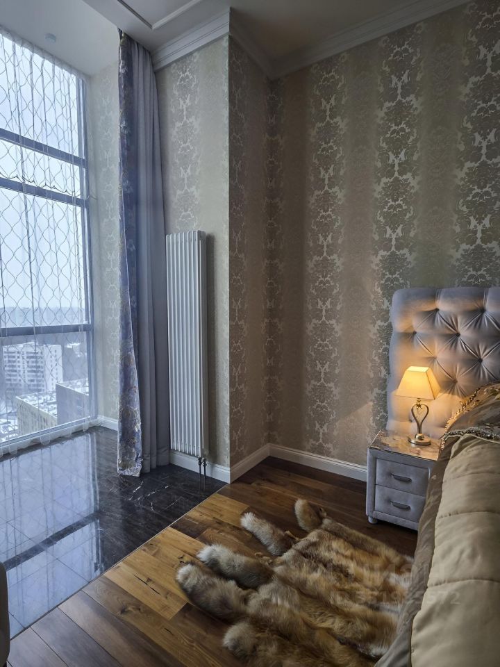 m. Molodezhnaya: Apartment, 3-rooms