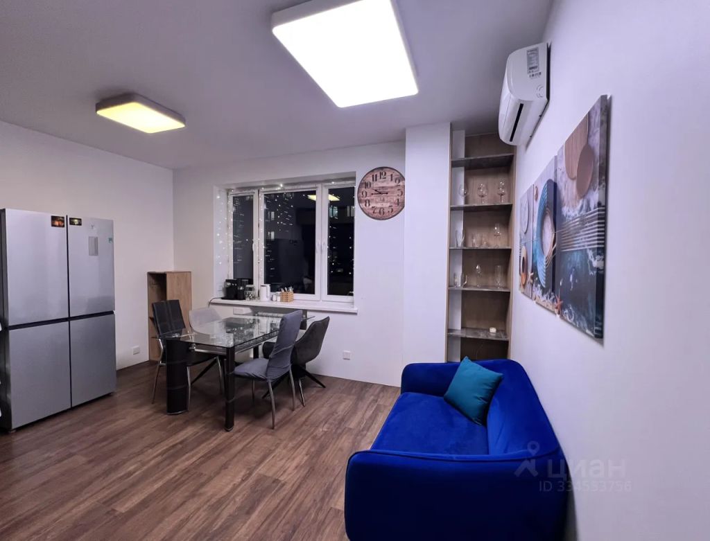 m. ZIL: Apartment, 2-rooms