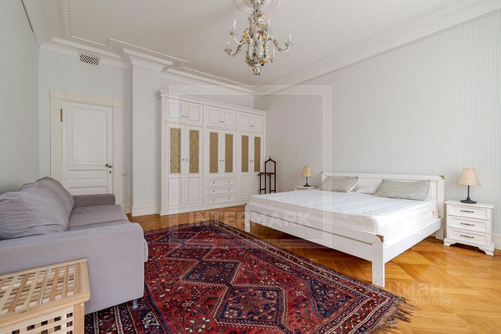 m. Kropotkinskaya: Apartment, 4-rooms