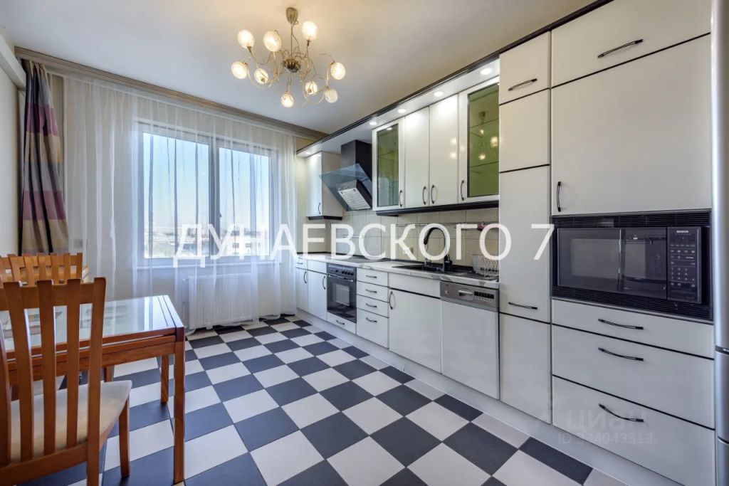 m. Studencheskaya: Apartment, 3-rooms