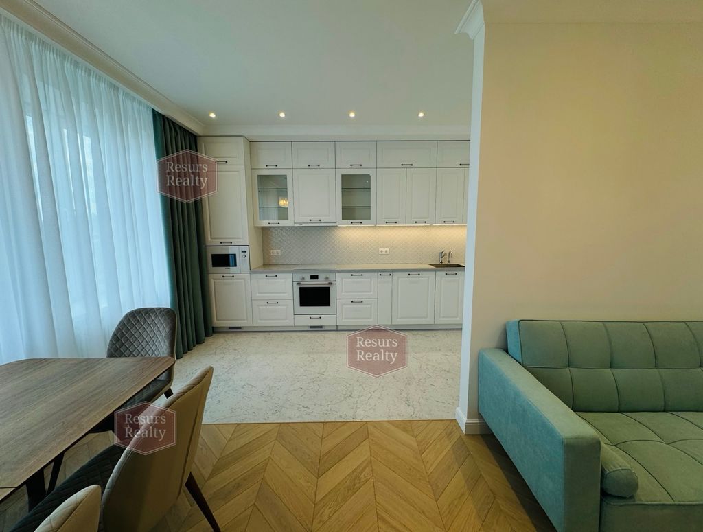 m. Kropotkinskaya: Apartment, 4-rooms