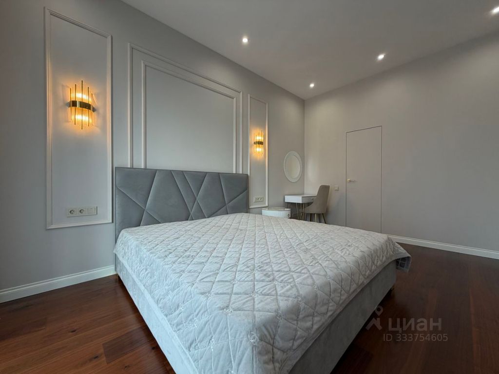 m. ZIL: Apartment, 2-rooms