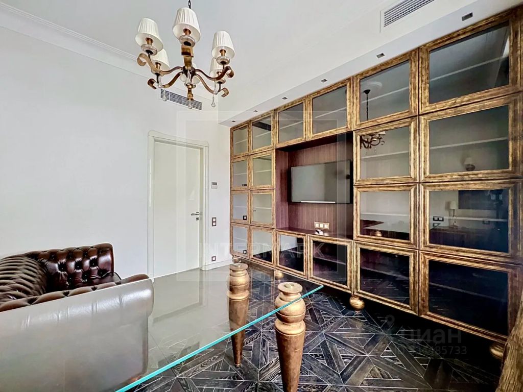 m. Kropotkinskaya: Apartment, 4-rooms