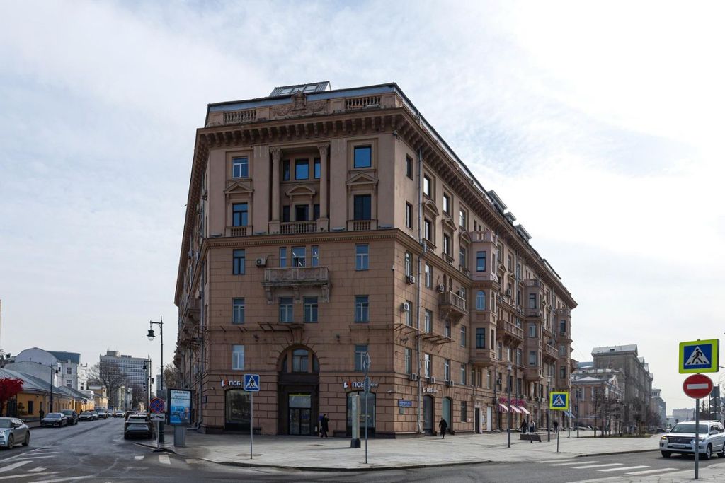 m. Barrikadnaya: Apartment, 3-rooms