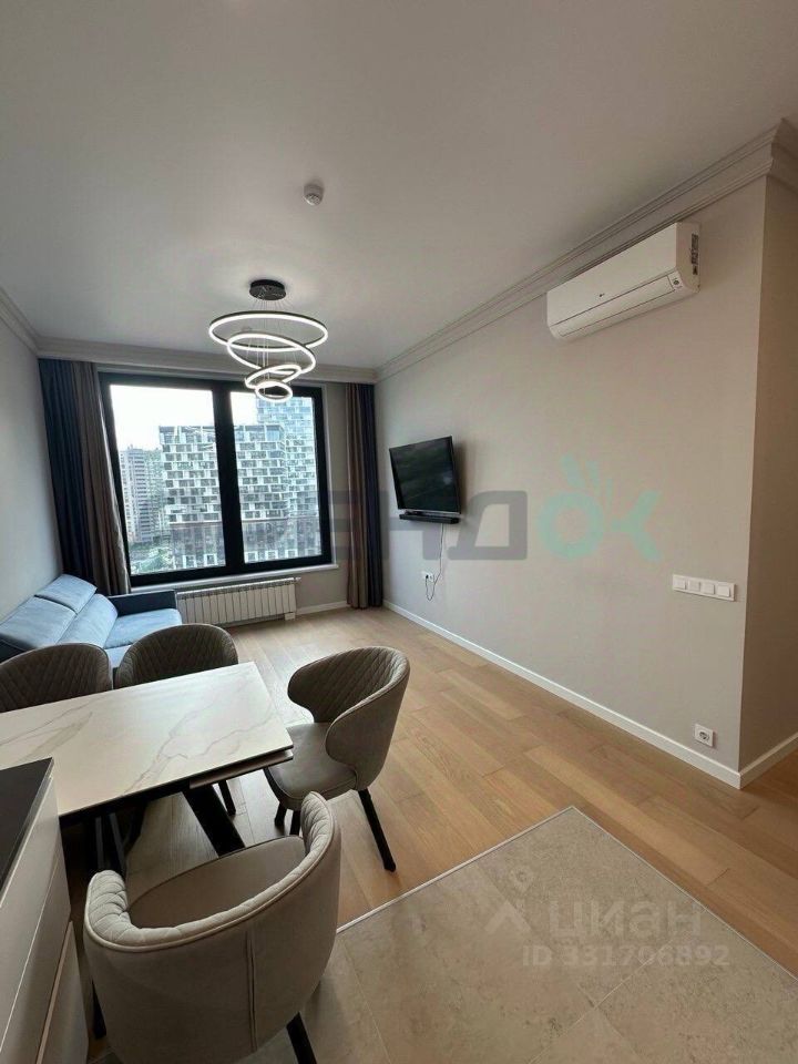 m. Aminyevskaya: Apartment, 3-rooms