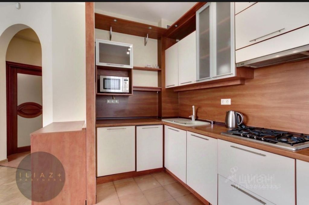 m. Kropotkinskaya: Apartment, 2-rooms