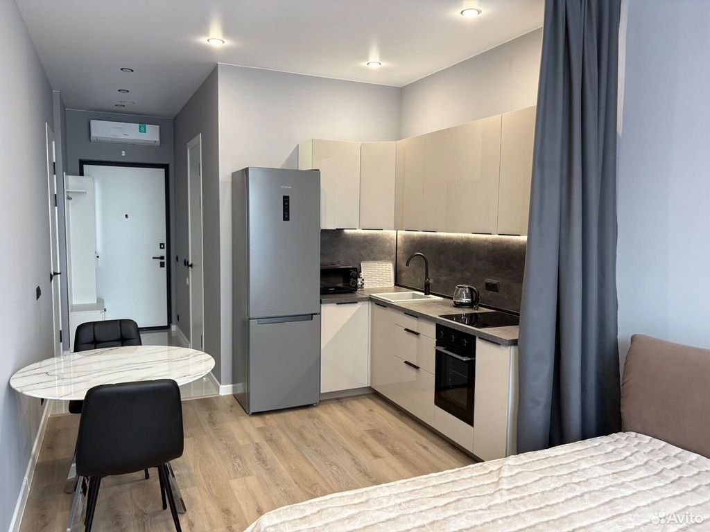 m. Verkhnie Kotly: Apartment, studio