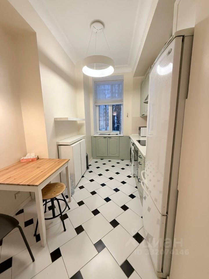 m. Kropotkinskaya: Apartment, 3-rooms