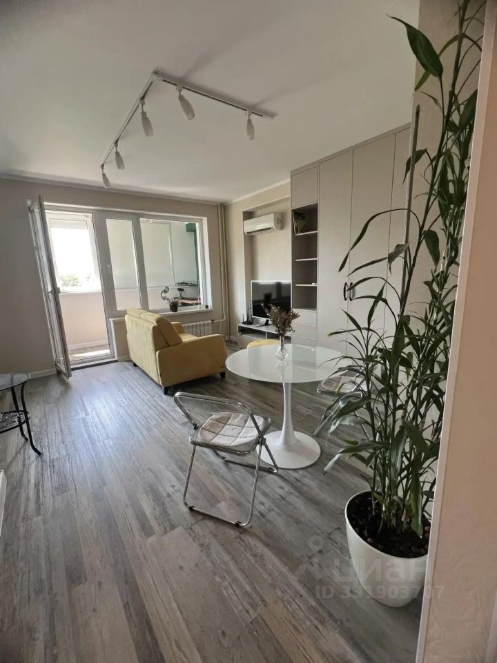 m. Kutuzovskaya: Apartment, studio