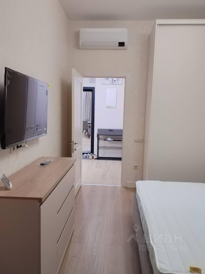 m. ZIL: Apartment, 1-rooms