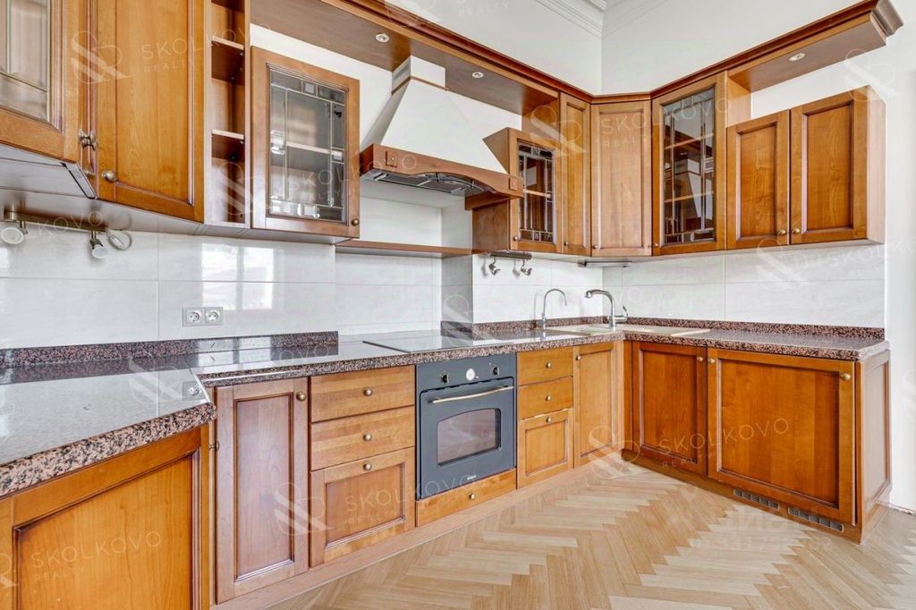 m. Aleksandrovsky sad: Apartment, 6-rooms