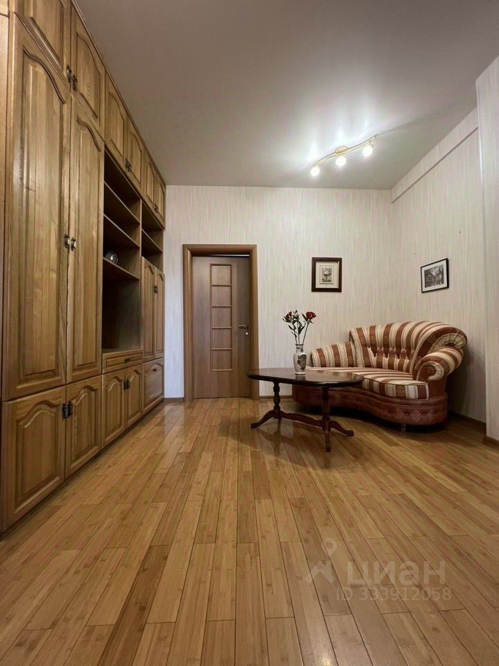 m. Ploschad Gagarina: Apartment, 2-rooms