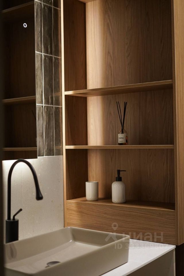 m. Maryina Roscha: Apartment, studio