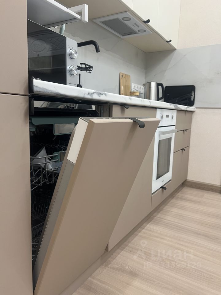 m. ZIL: Apartment, 2-rooms