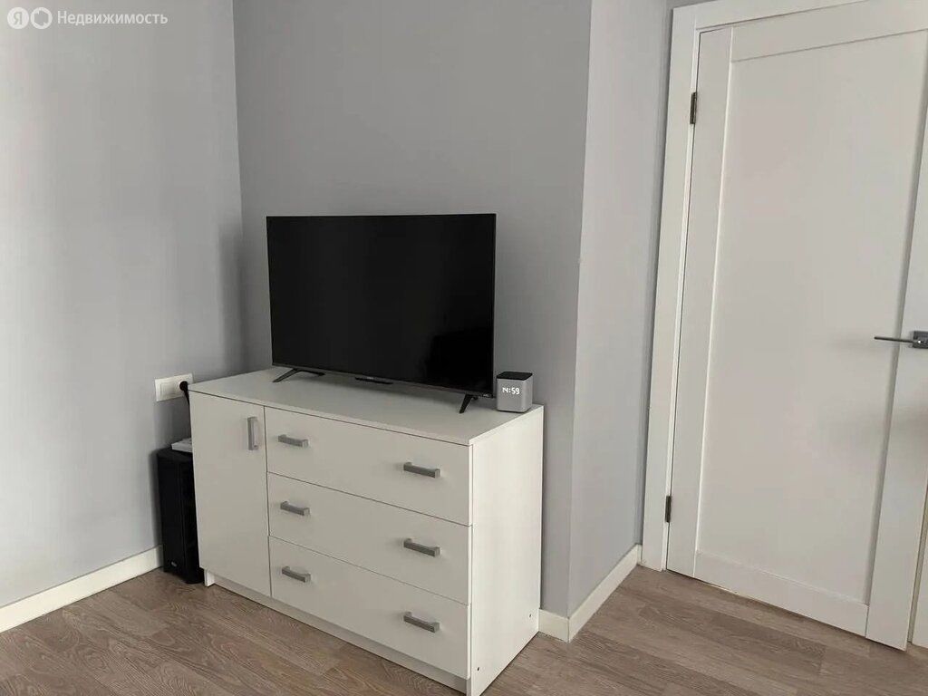 m. ZIL: Apartment, 1-rooms