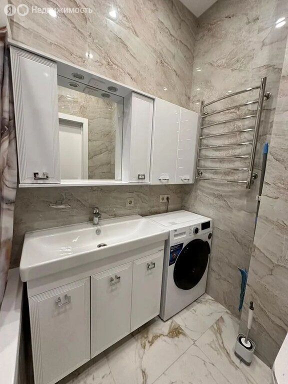 m. ZIL: Apartment, 1-rooms