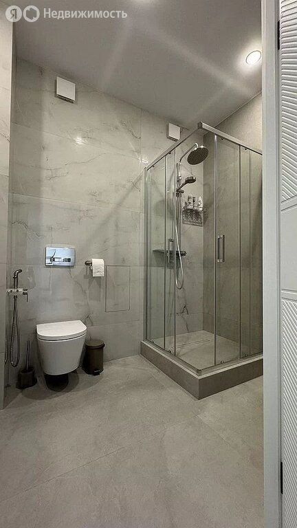 m. ZIL: Apartment, 2-rooms