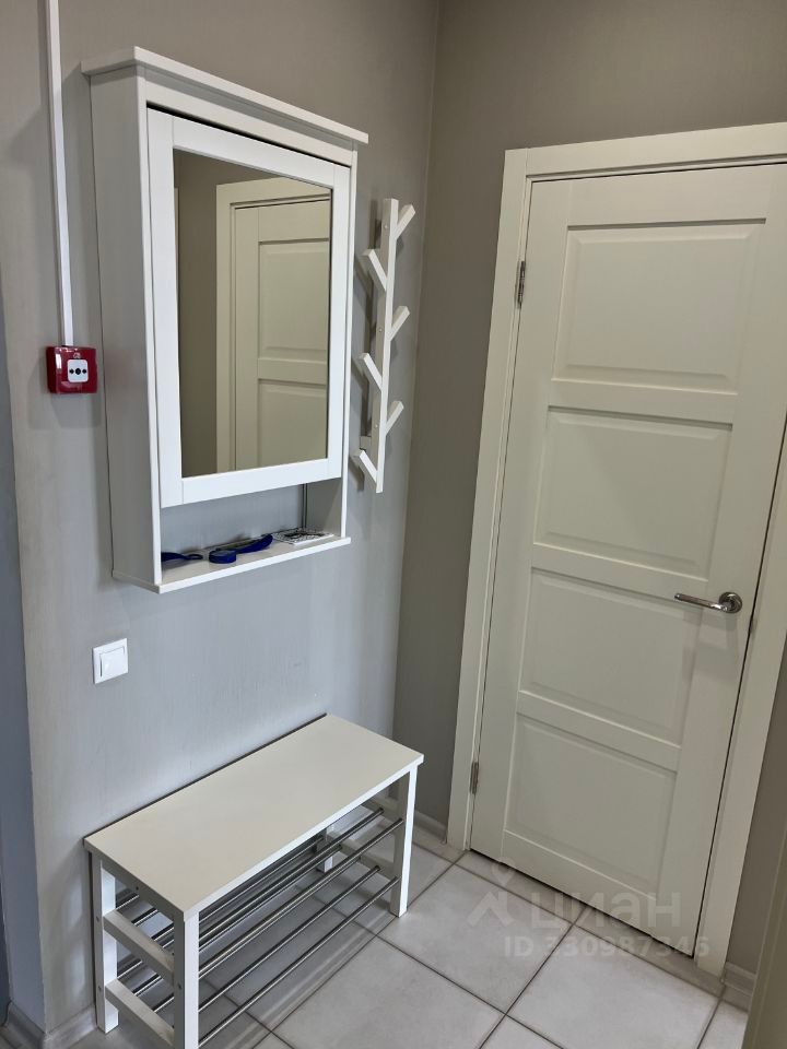 m. Lukhmanovskaya: Apartment, 1-rooms