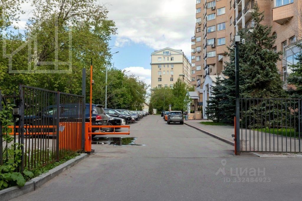 m. Barrikadnaya: Apartment, 3-rooms