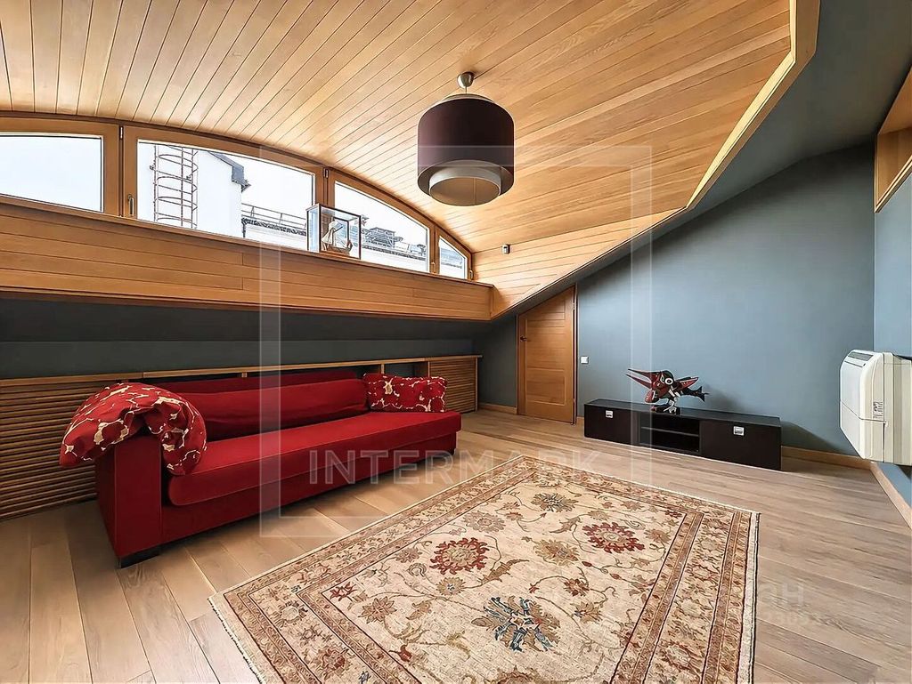 m. Okhotny ryad: Apartment, 5-rooms