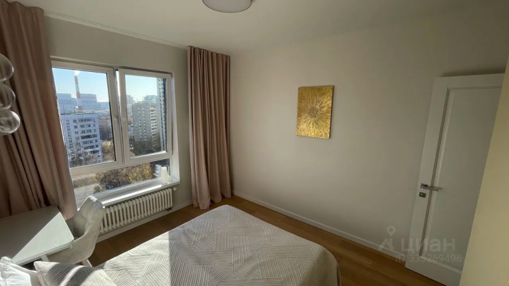 m. Molodezhnaya: Apartment, 3-rooms