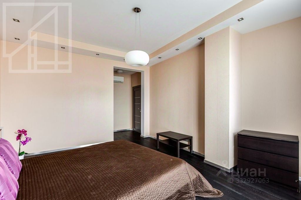 m. Oktyabrskaya: Apartment, 3-rooms