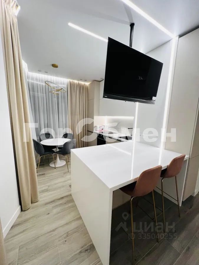 m. ZIL: Apartment, 2-rooms