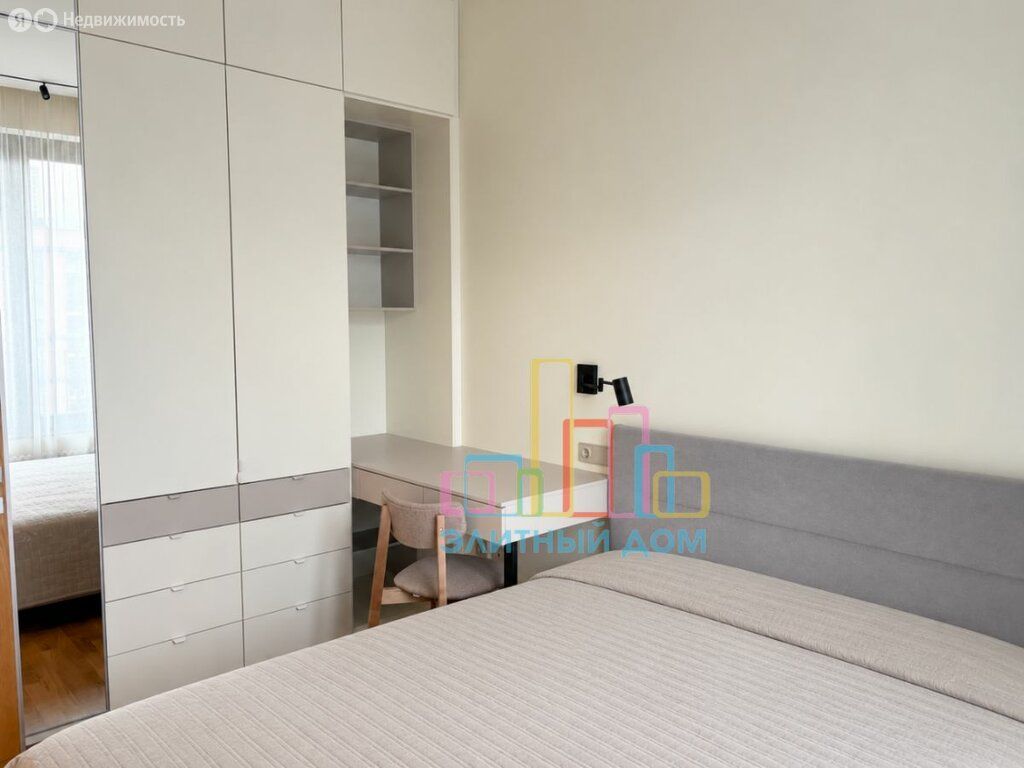 m. ZIL: Apartment, 2-rooms