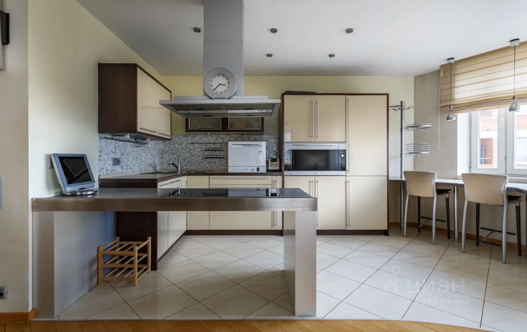 m. Novatorskaya: Apartment, 3-rooms
